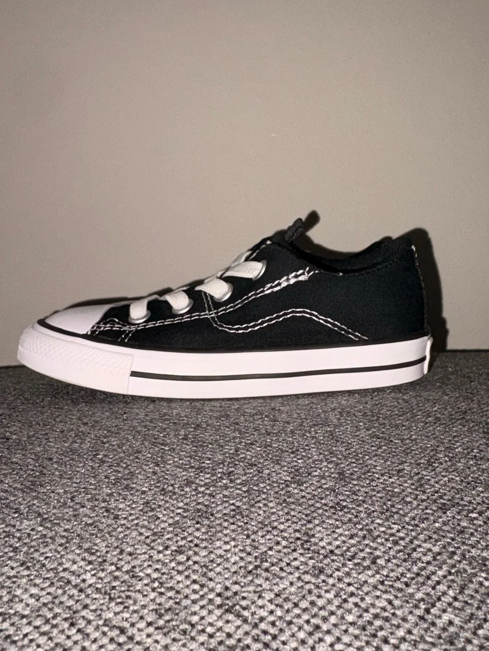 Converse Kids Black and White Low Top Sneakers size 9